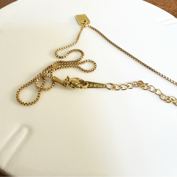 Necklace Gold tone “S” Initial Box Chain NWT Stamped “S Steel” - Picture 2 of 2